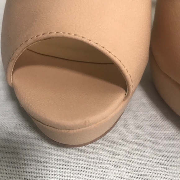 Victoria's Secret Peep-Toe Platform Pumps - Picture 9 of 11